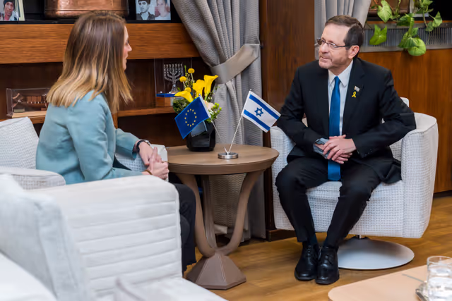 Photo 4: Official visit by Roberta METSOLA, EP President to Israel and occupied Palestinian territories - Meeting with Isaac HERZOG, President of Israel