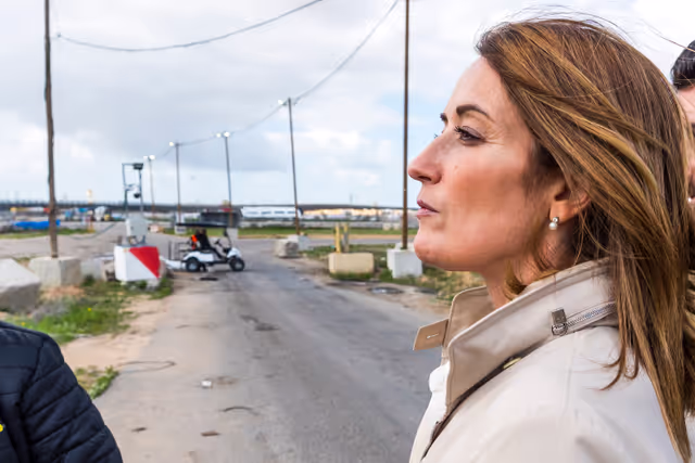 Photo 6: Official visit by Roberta METSOLA, EP President to Israel and occupied Palestinian territories - Crossing into Gaza and Visit to the Border-Crossing Point & to Humanitarian Operations at Kerem Shalom Border