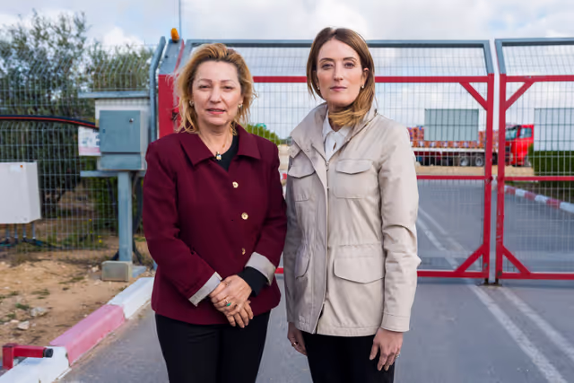 Photo 1: Official visit by Roberta METSOLA, EP President to Israel and occupied Palestinian territories - Crossing into Gaza and Visit to the Border-Crossing Point & to Humanitarian Operations at Kerem Shalom Border