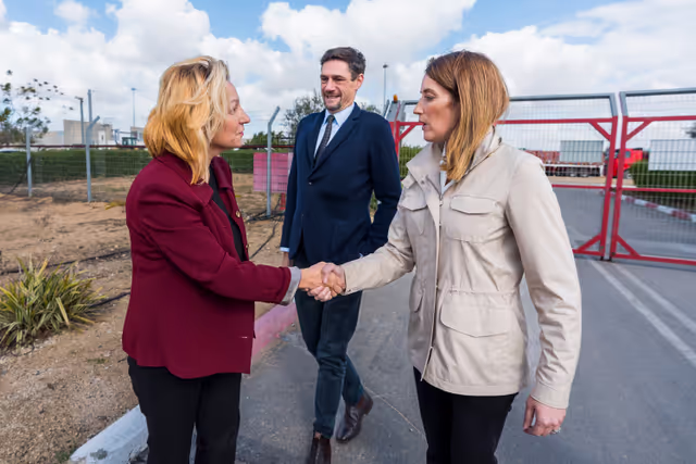 Photo 2: Official visit by Roberta METSOLA, EP President to Israel and occupied Palestinian territories - Crossing into Gaza and Visit to the Border-Crossing Point & to Humanitarian Operations at Kerem Shalom Border