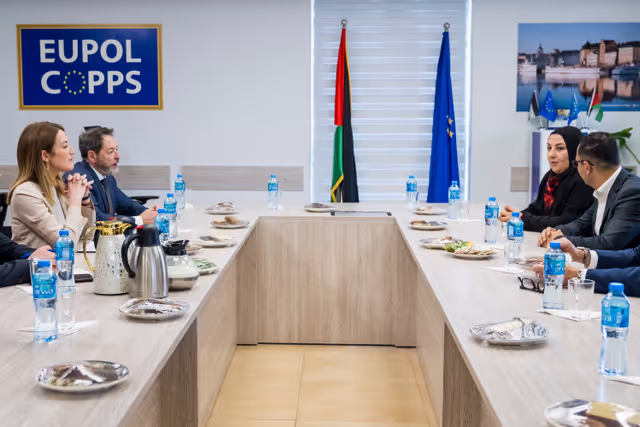 Photo 6: Official visit by Roberta METSOLA, EP President to Israel and occupied Palestinian territories - Meeting with Reem AL HAJAJRA, Director of Women of the Sun and Sakharov Prize Nominee
