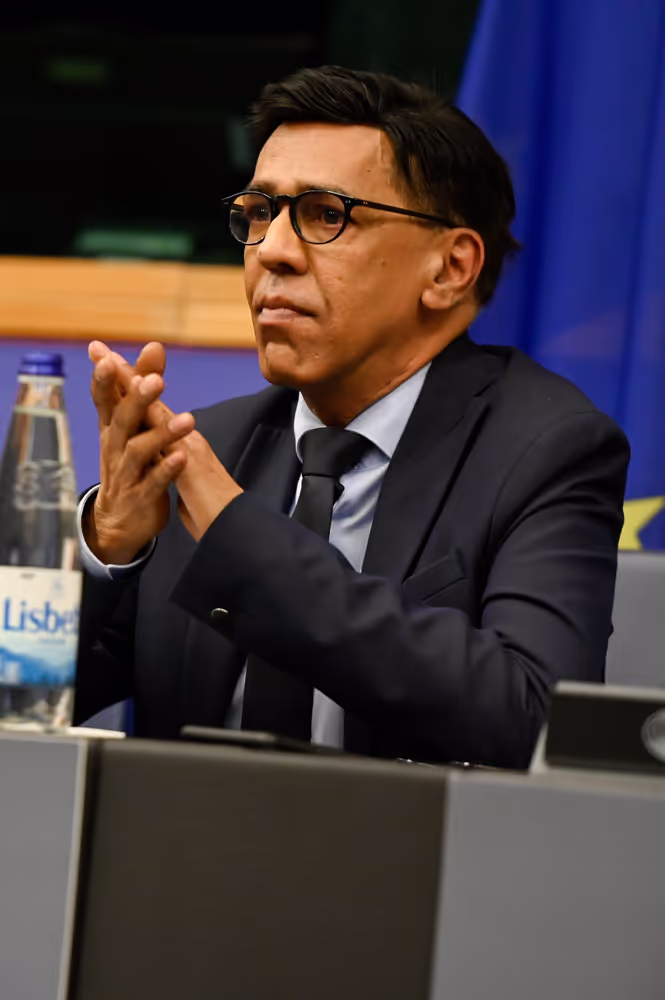 Vice-President Younous OMARJEE meets with journalists