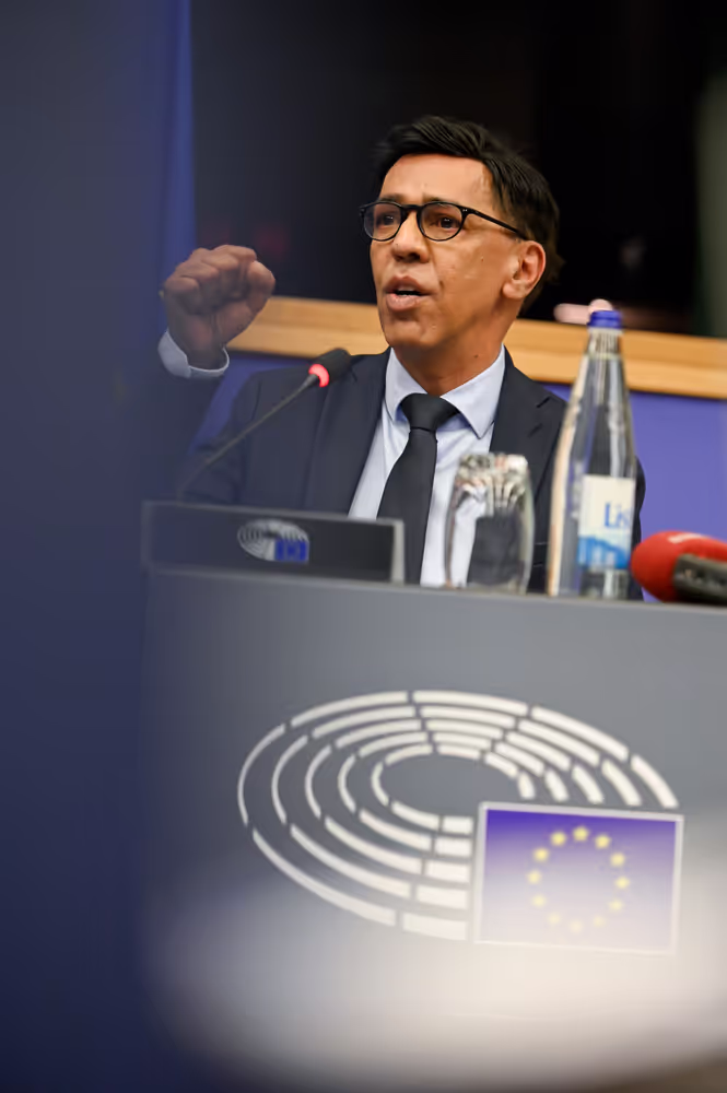 Vice-President Younous OMARJEE meets with journalists