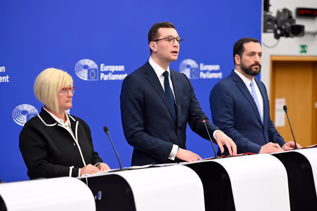 Fotografi 13: Press briefing Patriots for Europe