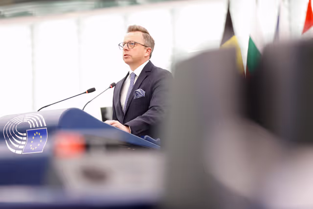 Fotografie 16: EP Plenary session - Social and employment aspects of restructuring processes: the need to protect jobs and workers’ rights