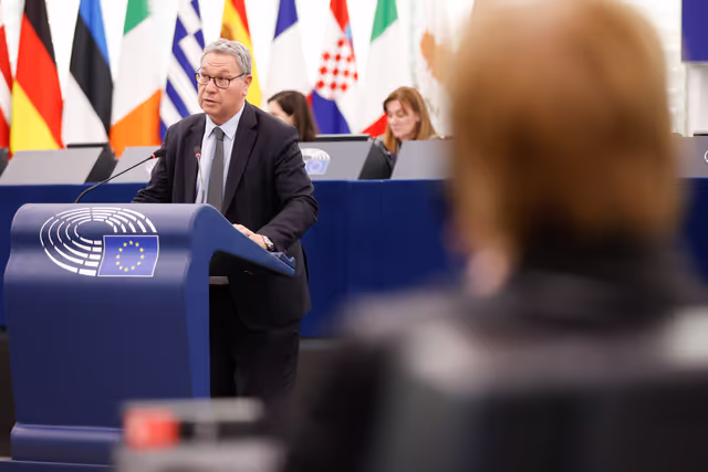 Fotografie 42: EP Plenary session - Social and employment aspects of restructuring processes: the need to protect jobs and workers’ rights