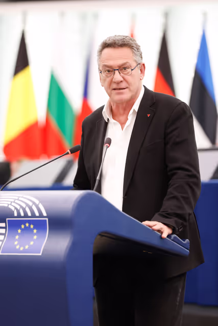 Fotografie 23: EP Plenary session - Social and employment aspects of restructuring processes: the need to protect jobs and workers’ rights
