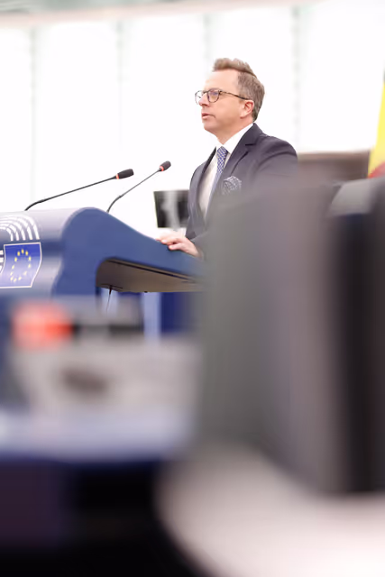 Fotografie 14: EP Plenary session - Social and employment aspects of restructuring processes: the need to protect jobs and workers’ rights
