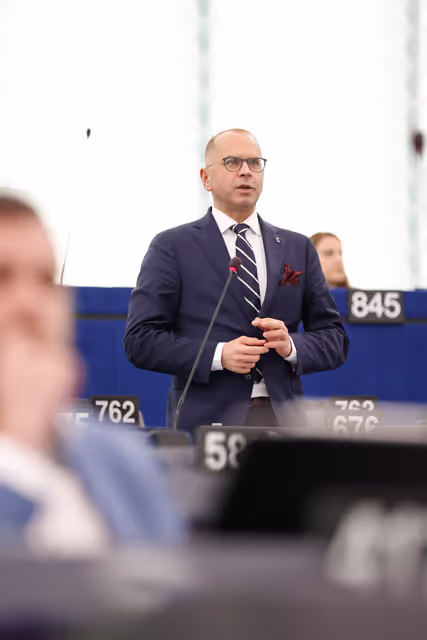 EP Plenary session - Social and employment aspects of restructuring processes: the need to protect jobs and workers’ rights