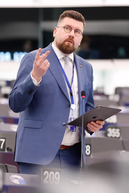 EP Plenary session - Social and employment aspects of restructuring processes: the need to protect jobs and workers’ rights