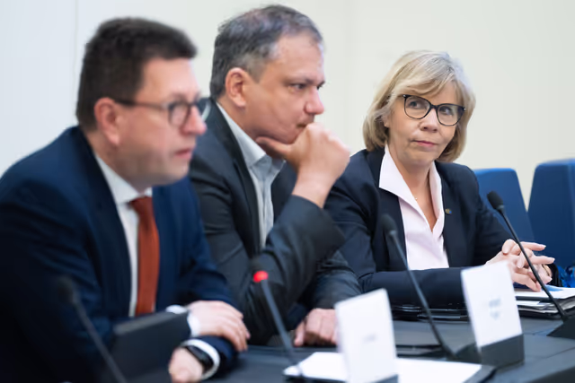 Foto 24: Minority Intergroup