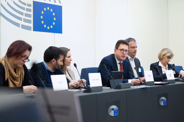 Foto 23: Minority Intergroup