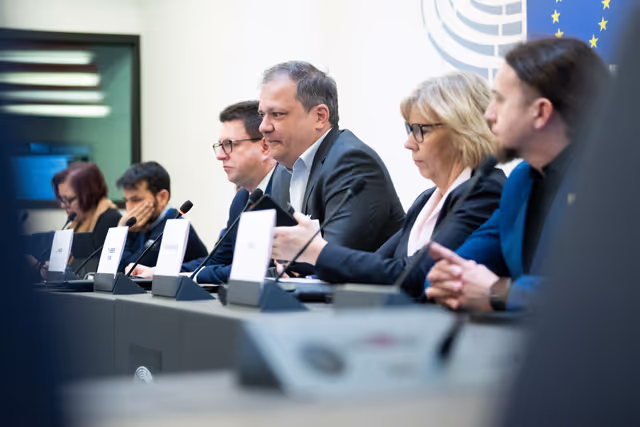 Foto 13: Minority Intergroup