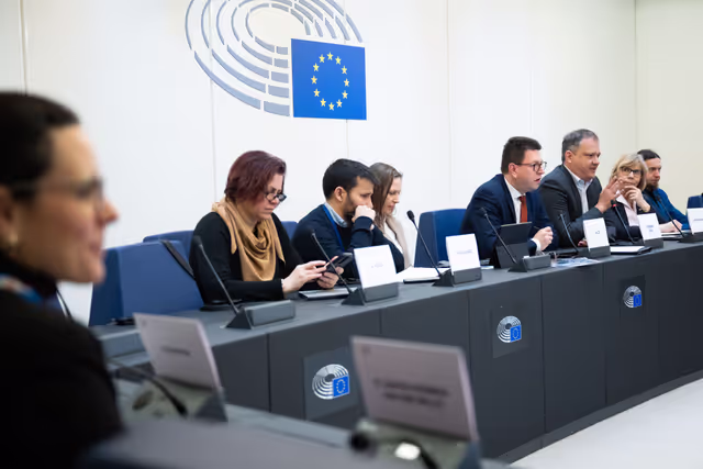 Foto 9: Minority Intergroup