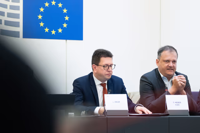 Foto 7: Minority Intergroup