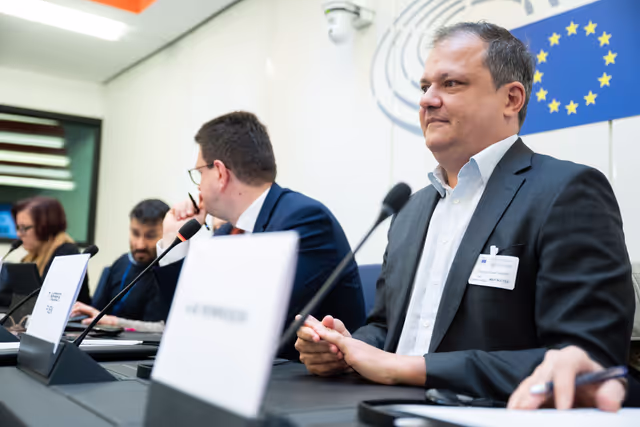 Foto 3: Minority Intergroup