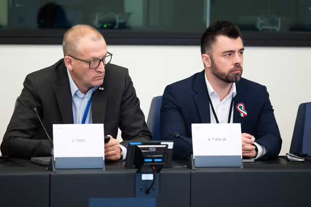 Foto 2: Minority Intergroup