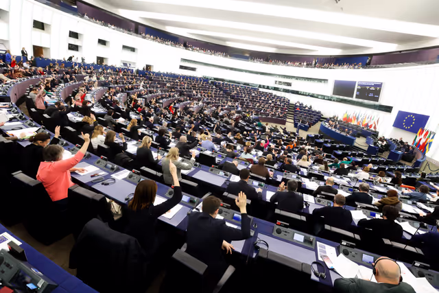 Photo 2 : EP Plenary session - Voting session