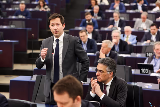 Photo 10 : EP Plenary session - Voting session