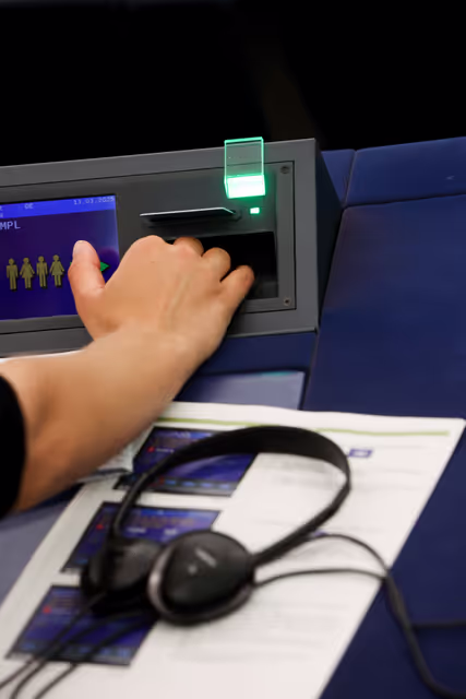 Photo 3 : EP Plenary session - Voting session