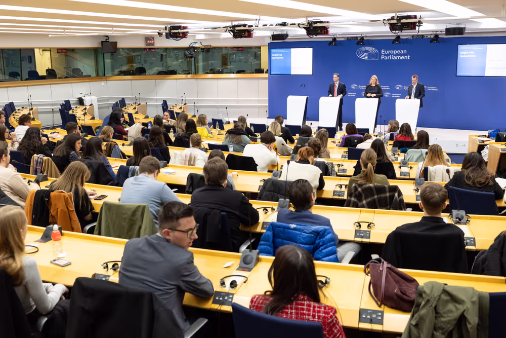 Training Programme for Young European Journalists - Press point: Discussion with MEPs about the Multiannual Financial Framework (MFF)