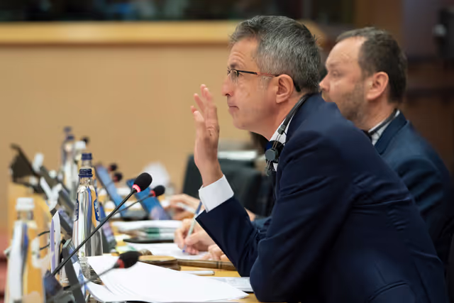 Photo 13: REGI - Voting session : A revamped long-term budget for the Union in a changing world