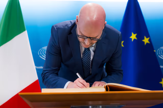 Снимка 5: Roberta METSOLA, EP President meets with  Lorenzo FONTANA, President of the Italian Chamber of Deputies