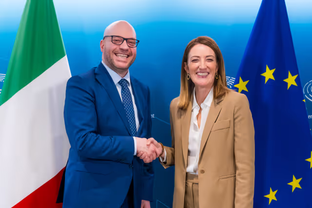 Снимка 2: Roberta METSOLA, EP President meets with  Lorenzo FONTANA, President of the Italian Chamber of Deputies