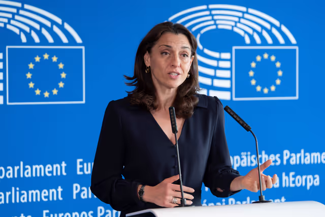 Photo 11 : HOUS - Affordable Housing - addressing the housing crisis in the European Union - Press point