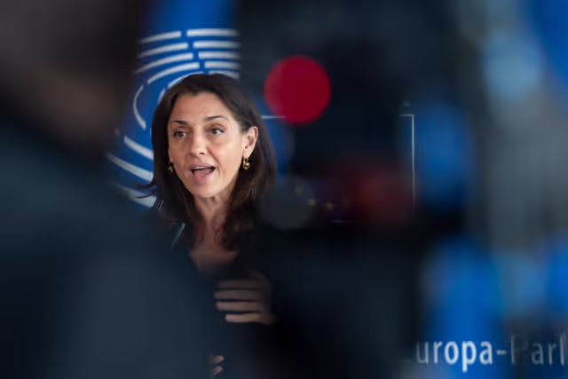 Photo 5 : HOUS - Affordable Housing - addressing the housing crisis in the European Union - Press point