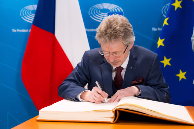 Fotografia 3: Roberta METSOLA, EP President meets with  Miloš VYSTRČIL, President of the Czech Senate