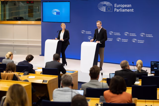 Zdjęcie 12: Pre-session briefing