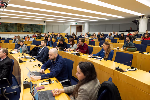 Zdjęcie 1: Pre-session briefing