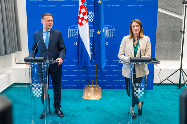 Foto 6: Official visit by Roberta METSOLA, EP President to Zagreb (Croatia) - Meeting with Gordan JANDROKOVIĆ, Speaker of the Croatian Parliament in Zagreb