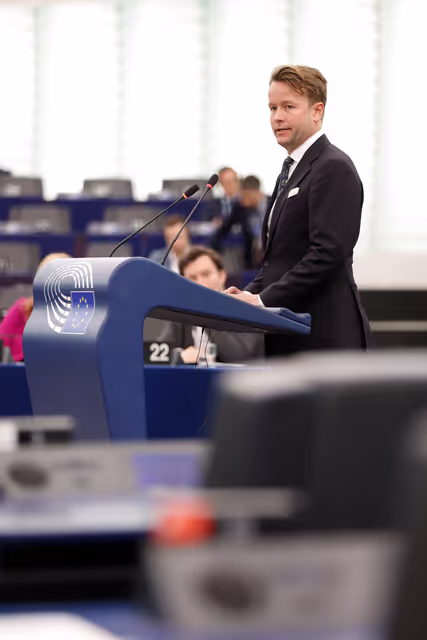 Φωτογραφία 18: EP Plenary session - Need to ensure democratic pluralism, strengthen integrity, transparency and anti-corruption policies in the EU