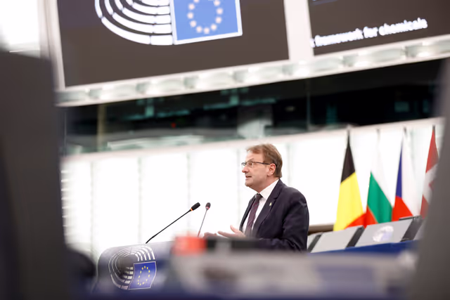 Φωτογραφία 7: EP Plenary session - Need to ensure democratic pluralism, strengthen integrity, transparency and anti-corruption policies in the EU