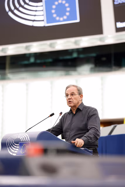 Φωτογραφία 6: EP Plenary session - Need to ensure democratic pluralism, strengthen integrity, transparency and anti-corruption policies in the EU