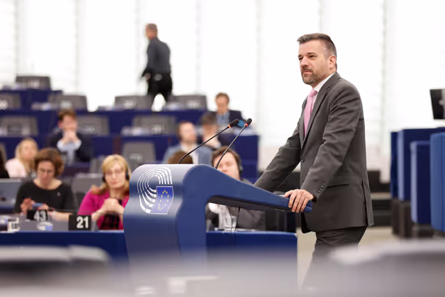 Φωτογραφία 5: EP Plenary session - Need to ensure democratic pluralism, strengthen integrity, transparency and anti-corruption policies in the EU