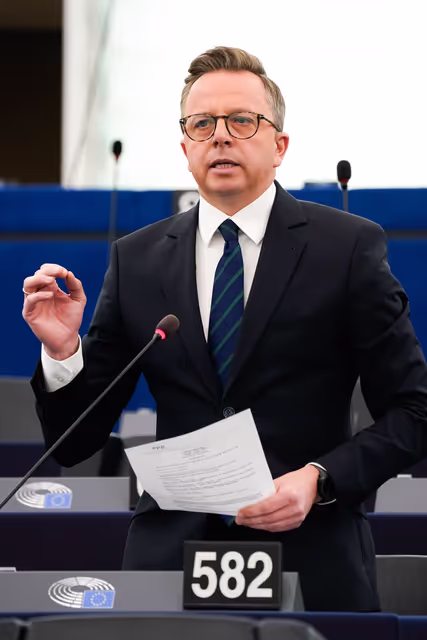 Fotografie 10: EP Plenary session - European steel and metals action plan