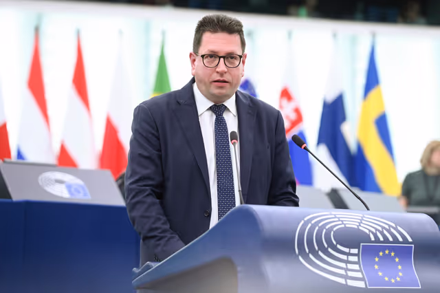 Photo 13: EP Plenary session - Delivering on the EU Roma Strategy and the fight against discrimination in the EU