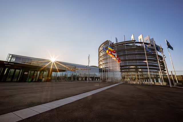 Foto 10: Outside view of the EP headquarters in Strasbourg