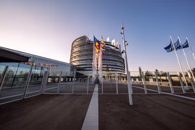 Foto 9: Outside view of the EP headquarters in Strasbourg