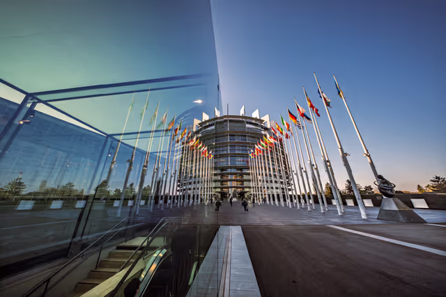 Foto 8: Outside view of the EP headquarters in Strasbourg