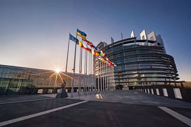Foto 6: Outside view of the EP headquarters in Strasbourg