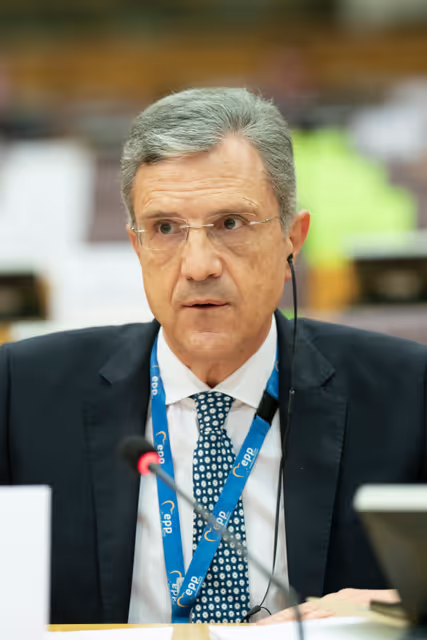 Foto 10: CONT ECON - ECA Special Report 9/2025: Systems for ensuring compliance of RRF spending with public procurement and state aid rules