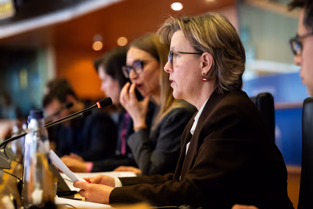 Foto 16: ECON ENVI - Exchange of views with Maria Luís Albuquerque, Commissioner for Financial Services and the Savings and Investments Union, on the draft Commission Delegated Regulation