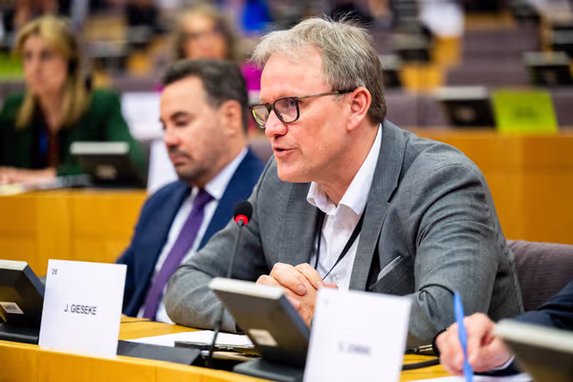 Φωτογραφία 20: TRAN - Exchange of views with Ms Oana Gherghinescu, the selected candidate to the role of the Executive Director of the European Union Agency for Railways (ERA)