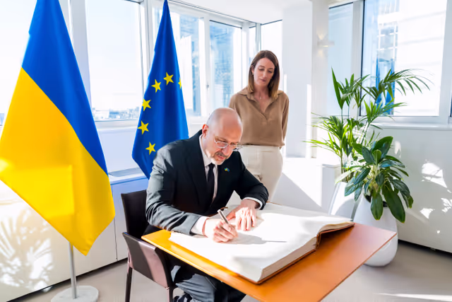Nuotrauka 8: Roberta METSOLA, EP President, meets with Denys SHMYHAL, Ukrainian Prime Minister