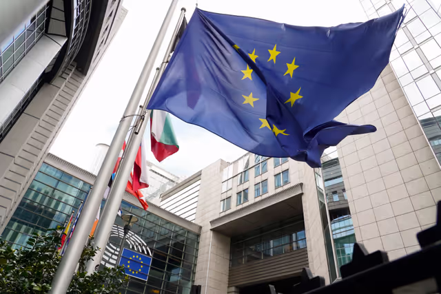Fotografie 9: EU flag at half mast at the EP buidings in Brussels and Strasbourg for the death of Pope Francis.