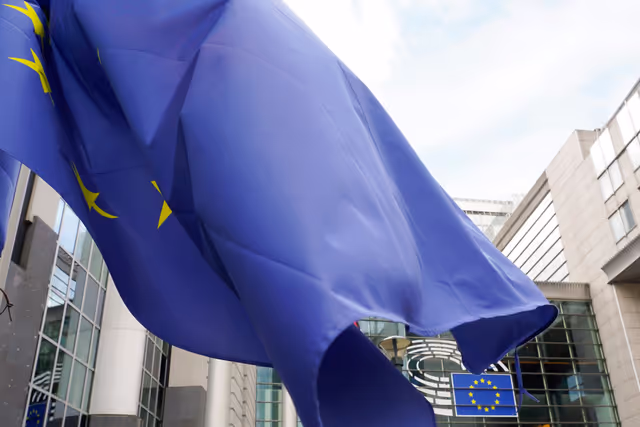 Fotografie 6: EU flag at half mast at the EP buidings in Brussels and Strasbourg for the death of Pope Francis.